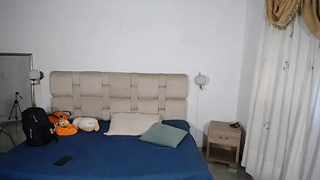 Snapshot of liz-beths chatting on 12.14.24 liz-beths online show from 12.14.24