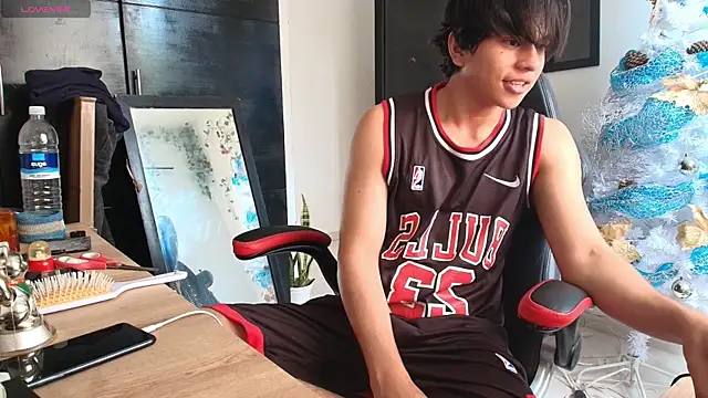 Snapshot of Haruto2001 chatting on 12.15.24 Haruto2001 online show from 12.15.24