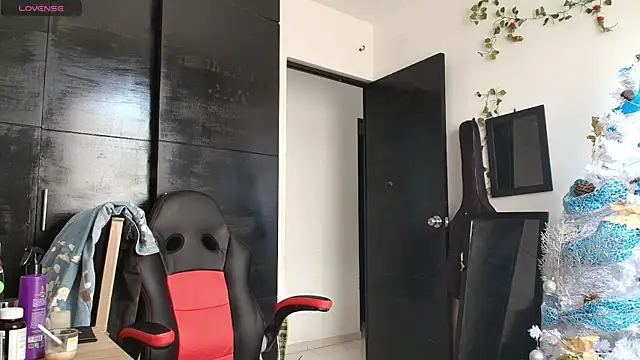 Snapshot of Haruto2001 chatting on 12.16.24 Haruto2001 online show from 12.16.24