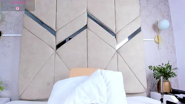 Snapshot of LilitRobins chatting on 09.26.25 LilitRobins online show from 09.26.25