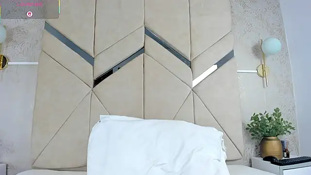 Snapshot of LilitRobins chatting on 10.11.25 LilitRobins online show from 10.11.25