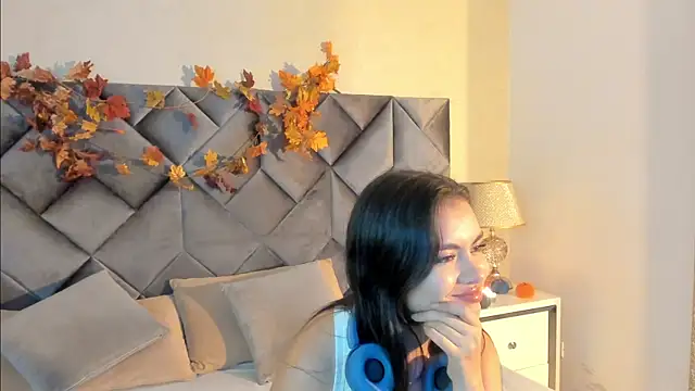 Snapshot of Luisa0110 chatting on 10.16.25 Luisa0110 online show from 10.16.25