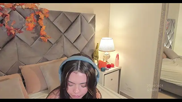 Snapshot of Luisa0110 chatting on 10.27.25 Luisa0110 online show from 10.27.25