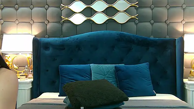 LeyaCass online show from 01.26.25