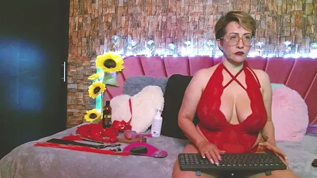 Isabelle Lov18 online show from 12.21.24