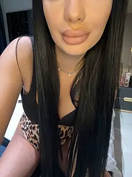 amirahylerr online show from 01.28.25