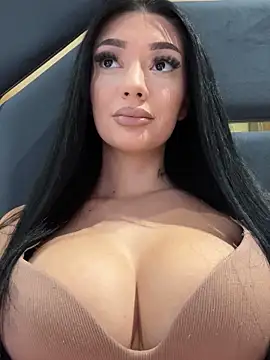 amirahylerr online show from 10.06.25