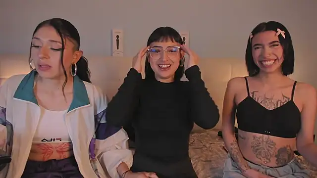 Snapshot of Cintya_Kros chatting on 02.01.25 Cintya Kros online show from 02.01.25