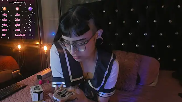 Snapshot of Cintya_Kros chatting on 10.29.25 Cintya Kros online show from 10.29.25