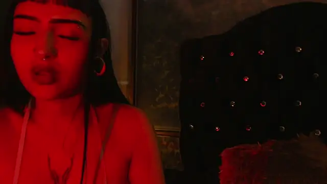 Snapshot of Cintya_Kros chatting on 11.12.25 Cintya Kros online show from 11.12.25