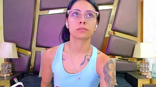 NicoleEsposito online show from 02.02.26