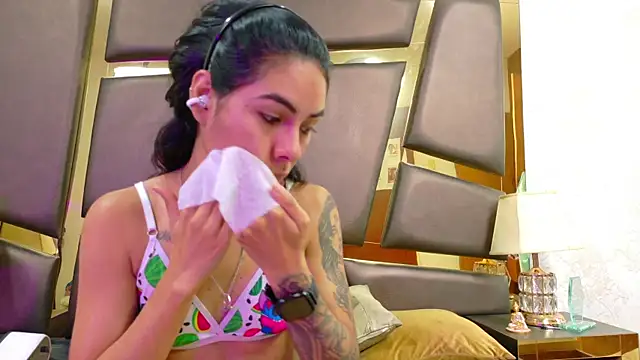 NicoleEsposito online show from 02.04.26