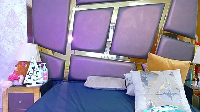 NicoleEsposito online show from 04.13.26