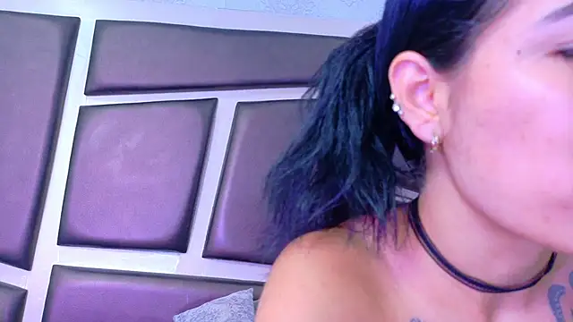 NicoleEsposito online show from 06.04.26