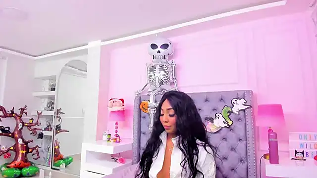 HaileeRoberts online show from 10.28.25