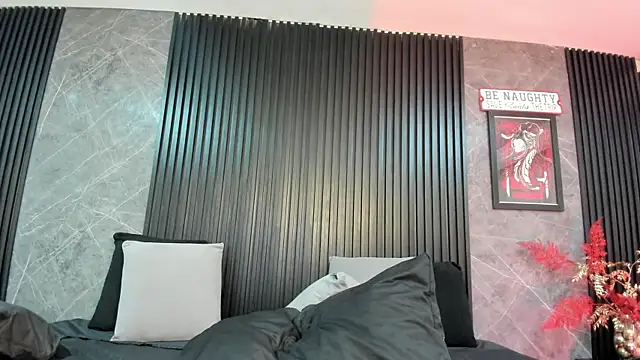 Snapshot of BambiiQueen chatting on 12.18.24 BambiiQueen online show from 12.18.24