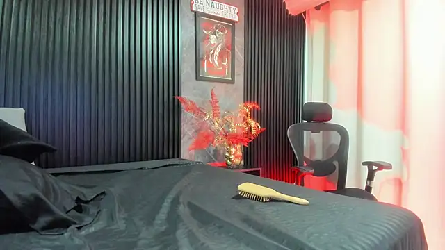 Snapshot of BambiiQueen chatting on 12.23.24 BambiiQueen online show from 12.23.24