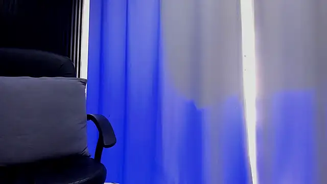 Snapshot of BambiiQueen chatting on 12.27.24 BambiiQueen online show from 12.27.24