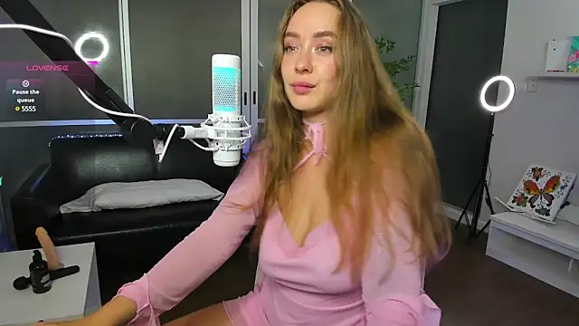 Snapshot of AngelPaull chatting on 12.14.24 AngelPaull online show from 12.14.24