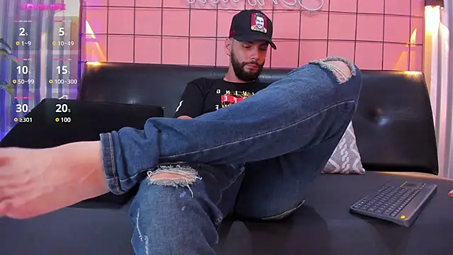 Snapshot of antony_bigdick_ chatting on 02.20.25 antony bigdick online show from 02.20.25