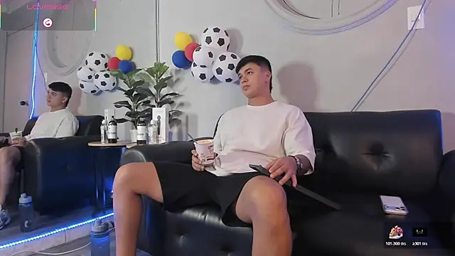 Snapshot of Cristopher_strong chatting on 06.25.26 Cristopher strong online show from 06.25.26