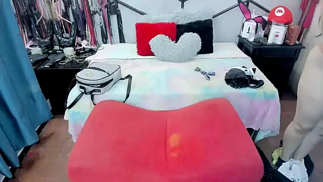 AlanaLuck online show from 04.14.26