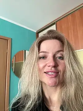 AlisonXCristal online show from 04.14.26