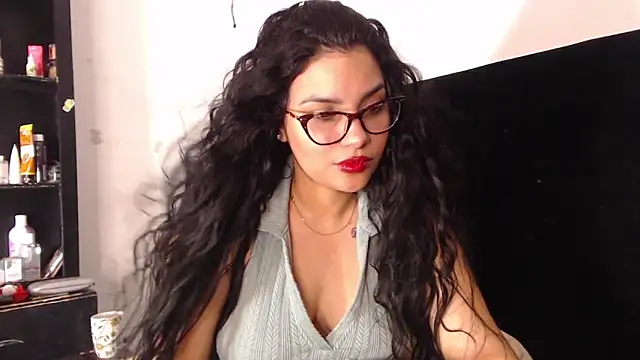 lolaa staars online show from 12.13.24