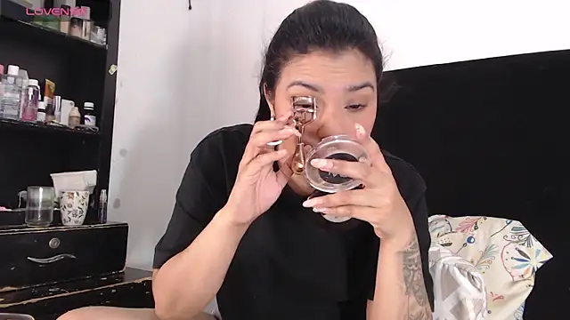 lolaa staars online show from 01.26.25