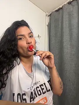 lolaa staars online show from 10.15.25