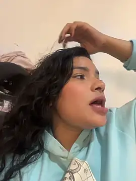 lolaa staars online show from 10.25.25