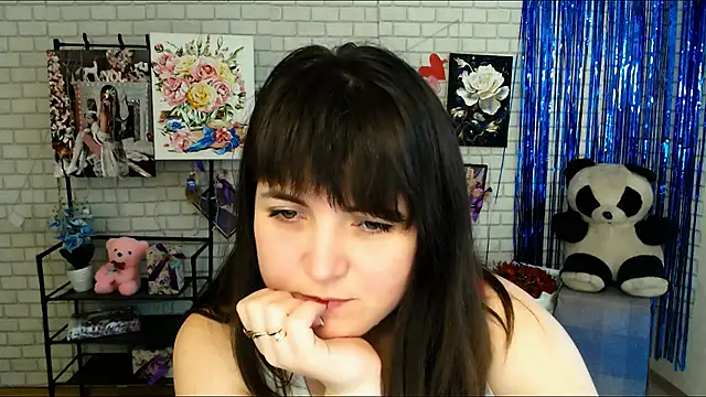 Snapshot of Darina_M_ chatting on 02.21.25 Darina M online show from 02.21.25