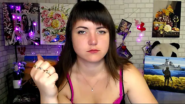 Snapshot of Darina_M_ chatting on 09.25.25 Darina M online show from 09.25.25