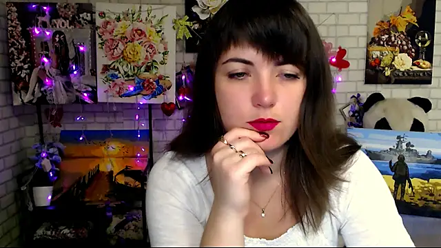 Snapshot of Darina_M_ chatting on 10.16.25 Darina M online show from 10.16.25