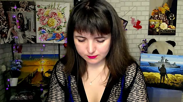 Snapshot of Darina_M_ chatting on 11.16.25 Darina M online show from 11.16.25