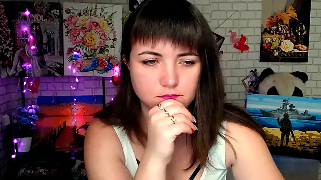 Snapshot of Darina_M_ chatting on 11.20.25 Darina M online show from 11.20.25