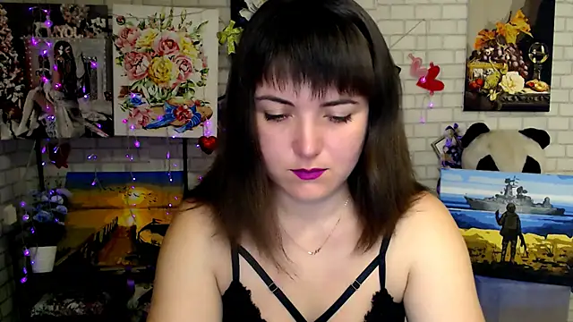 Snapshot of Darina_M_ chatting on 11.25.25 Darina M online show from 11.25.25