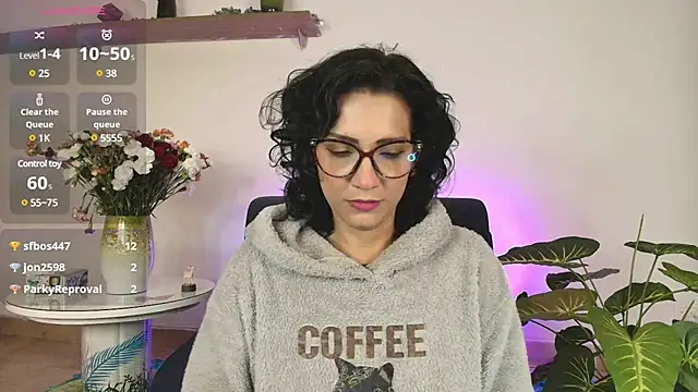 Snapshot of Elliee_ chatting on 02.13.25 Elliee online show from 02.13.25