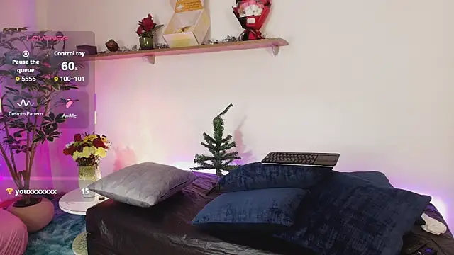 Snapshot of Elliee_ chatting on 11.03.25 Elliee online show from 11.03.25