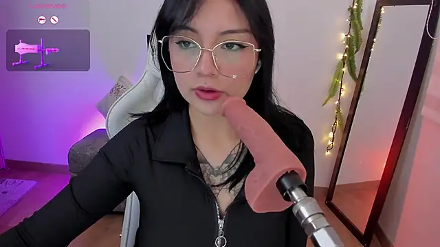 Snapshot of Hannya_moon chatting on 04.27.26 Hannya moon online show from 04.27.26