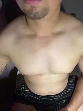 Snapshot of tomazu11 chatting on 10.29.25 tomazu11 online show from 10.29.25