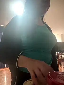 Freya Artemisa online show from 10.28.25