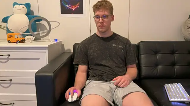 BlueEyedTallGuy94 online show from 12.24.24