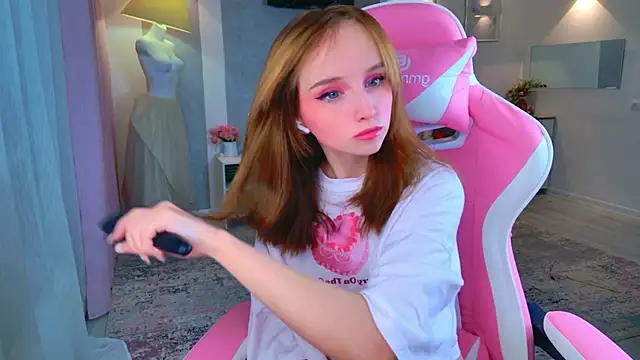 b4by LoL1 online show from 12.03.25