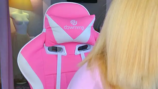 b4by LoL1 online show from 02.08.26