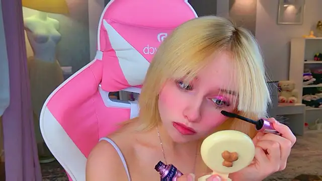 b4by LoL1 online show from 02.09.26