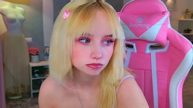 b4by LoL1 online show from 02.10.26