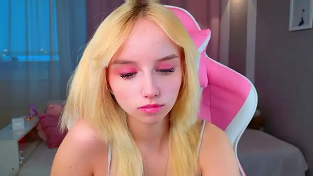 b4by LoL1 online show from 03.01.26