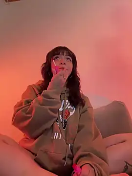 Ashley Chriss online show from 12.22.24