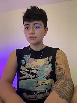 Ashley Chriss online show from 02.23.25